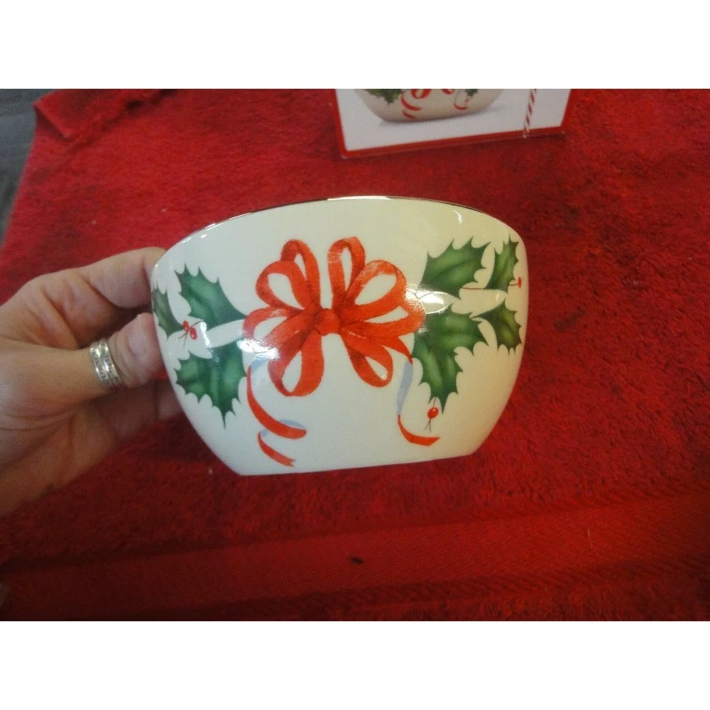 Lenox Holiday Candy Nut Dish Bowl Holly Red Bow Christmas 16oz size NEW in box‎